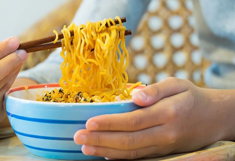 Mì gói bao nhiêu calo và thói quen ăn uống gây tăng cân