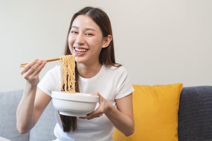 Mì Tôm Không Gia Vị Bao Nhiêu Calo? Giải Đáp Chuẩn Xác Từ Nấu Chuẩn Ăn Ngon Mì tôm không gia vị, lựa chọn lành mạnh cho người quan tâm calo