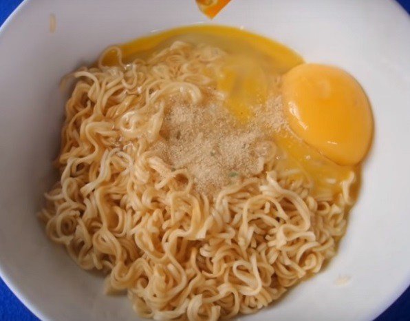 Mì trứng đã trộn sẵn
