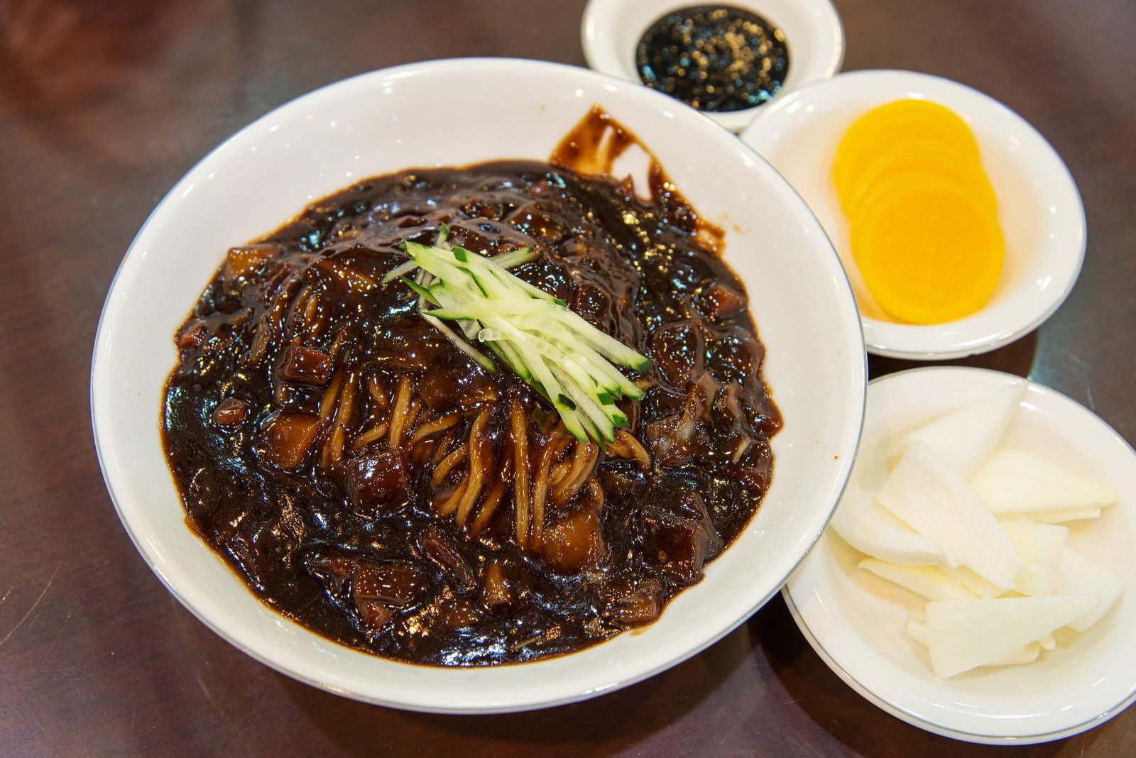 Mì tương đen Jajangmyeon hấp dẫn