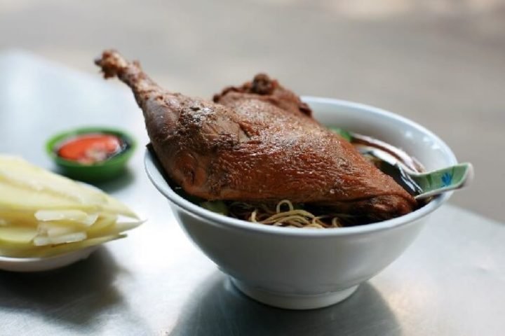 Mì vịt tiềm có nguồn gốc từ Trung Hoa với hương vị đậm đà