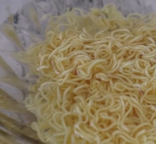 Mì xào trứng đơn giản hấp dẫn