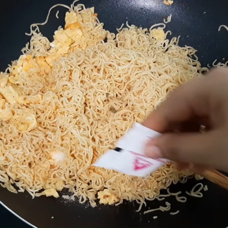 Mì xào trứng rau củ nấm thành phẩm