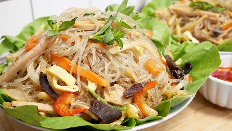 Miến xào giò cùng nhiều loại củ quả khác