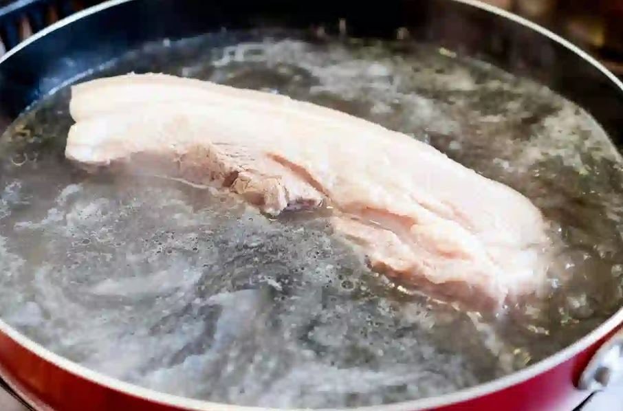 miếng thịt ba rọi đã được cắt và sơ chế