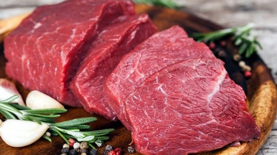 Miếng thịt bò tươi ngon, màu đỏ hấp dẫn