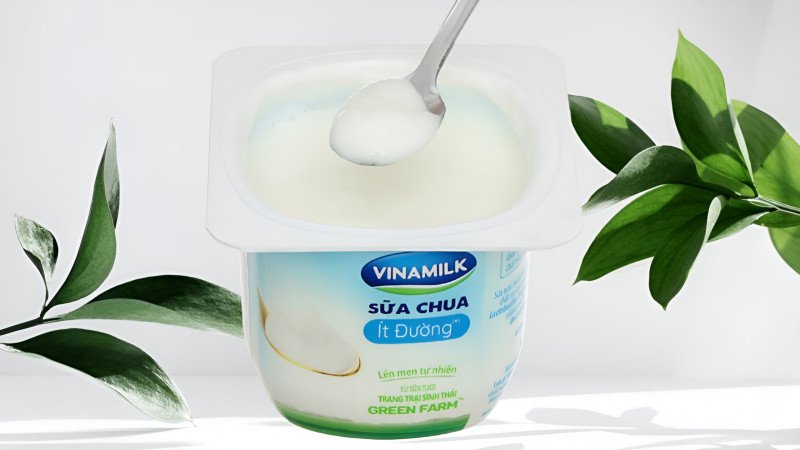 Mỗi 100g sữa chua Green Farm ít đường cung cấp khoảng 83.2 calo