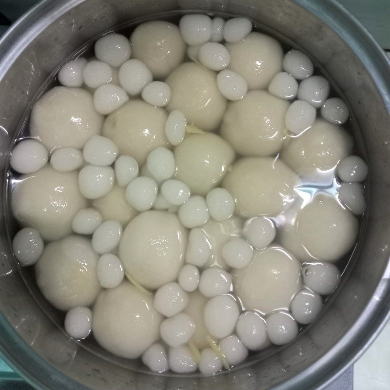 Món bánh trôi nước nhân đậu xanh hấp dẫn, chuẩn bị thưởng thức cùng nước gừng
