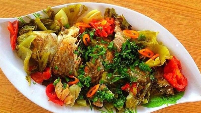 Món cá chép om dưa nóng hổi hấp dẫn