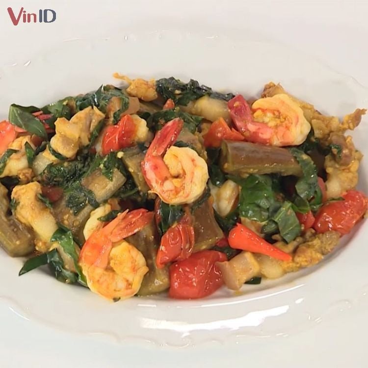 Món cà tím xào tôm thịt bắt mắt và giàu dinh dưỡng sau khi hoàn thành