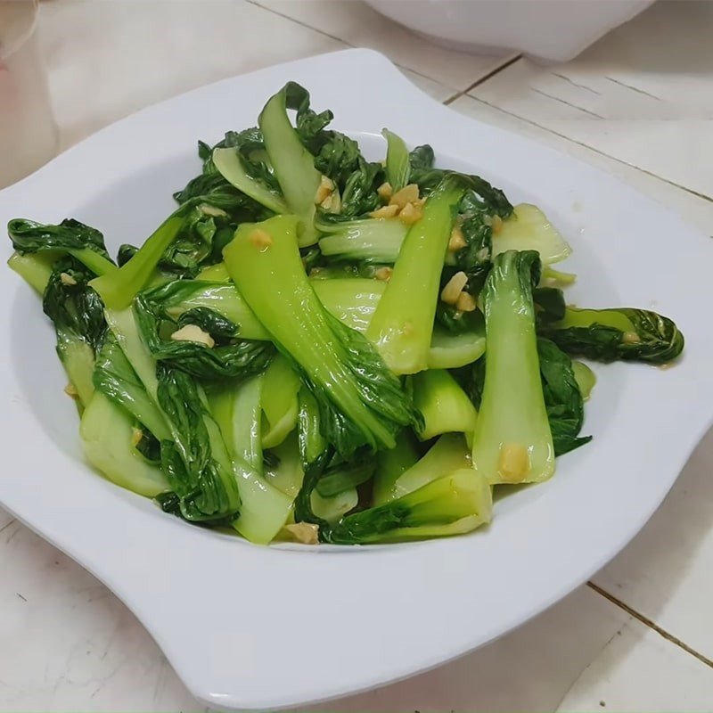 Món cải thìa xào tỏi thành phẩm thơm lừng