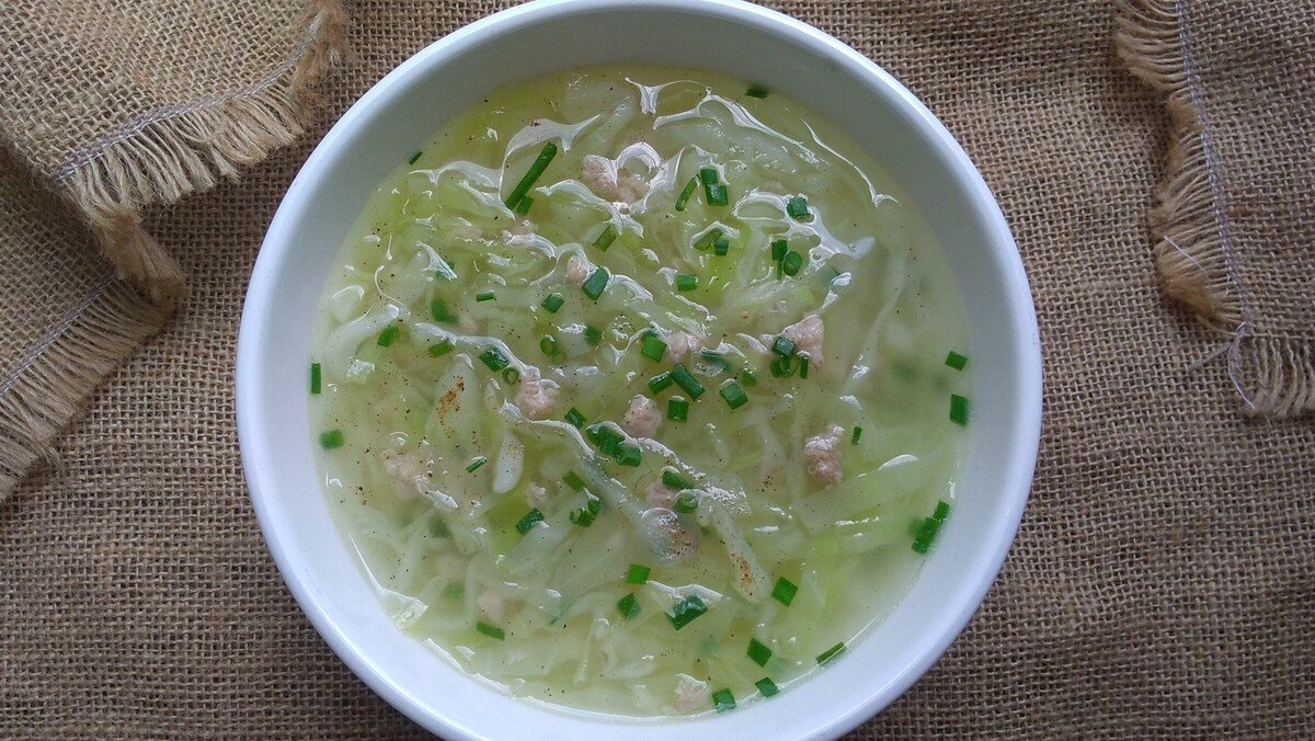 Món canh bắp cải thịt băm đã hoàn thành, sẵn sàng thưởng thức với hương vị ngọt thanh