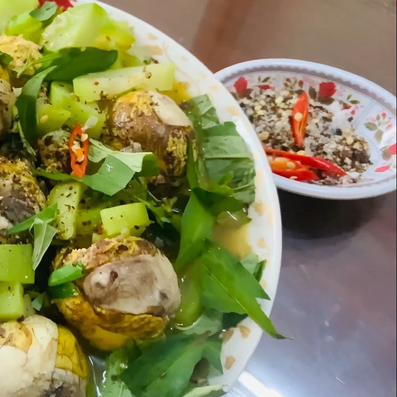 món canh bầu trứng vịt lộn rau răm đã sẵn sàng