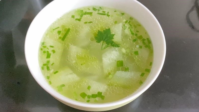 Món canh bí đao thanh mát, bổ dưỡng, cung cấp ít calo cho bữa ăn
