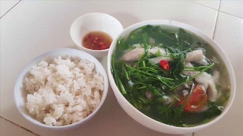 Món canh cá khoai cà chua thì là hoàn chỉnh