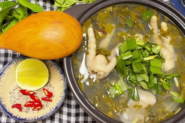 Món chân gà nấu lá giang hấp dẫn