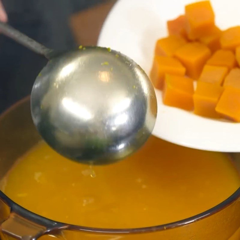 Món chè bí đỏ gạo nếp thành phẩm thơm ngon, sánh mịn