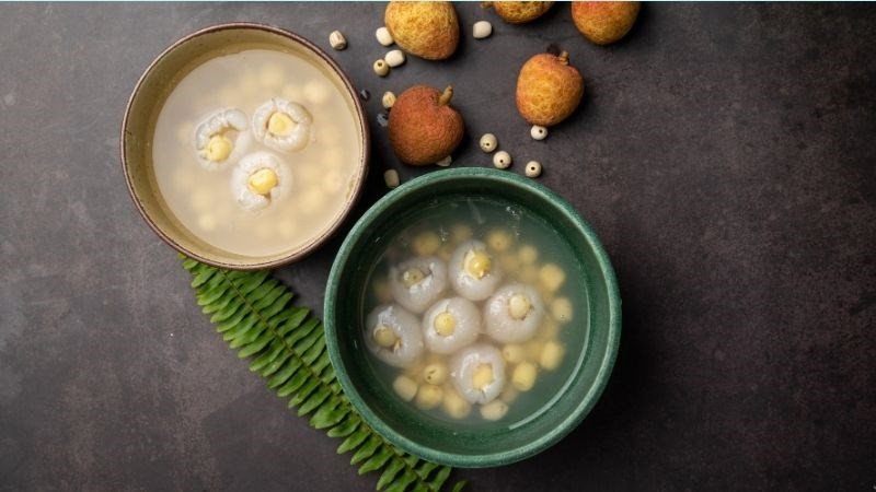 Món chè vải hạt sen thơm mát