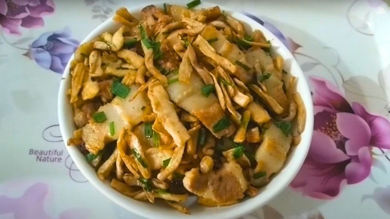 Món củ cải khô xào thịt lợn thơm ngon, hấp dẫn đã hoàn thành