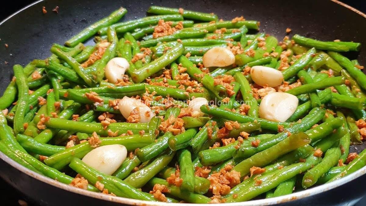 Món đậu que xào tỏi thơm ngon đã hoàn thành