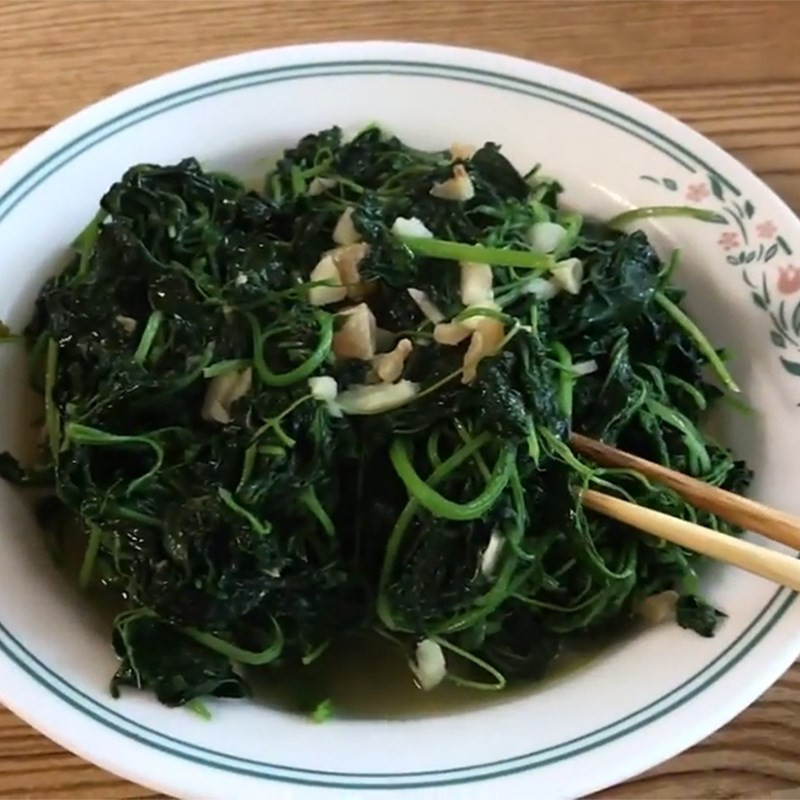 Món đọt mướp đắng xào tỏi thành phẩm