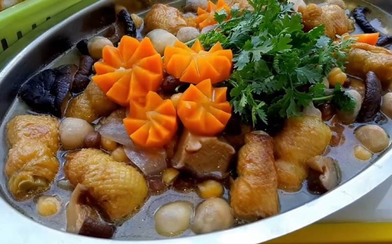 Món gà nấu nấm thơm lừng, bổ dưỡng đã hoàn thành
