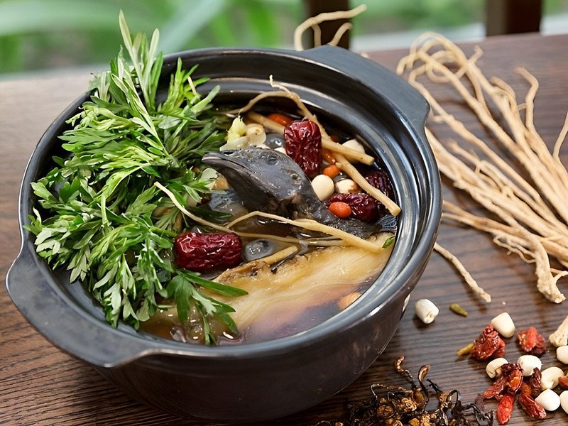 Món gà tần ngải cứu bổ dưỡng, đậm đà