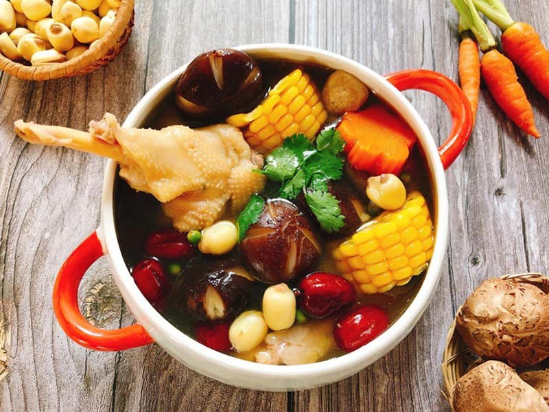 Món gà tiềm nấm đông cô nước dừa thơm ngon