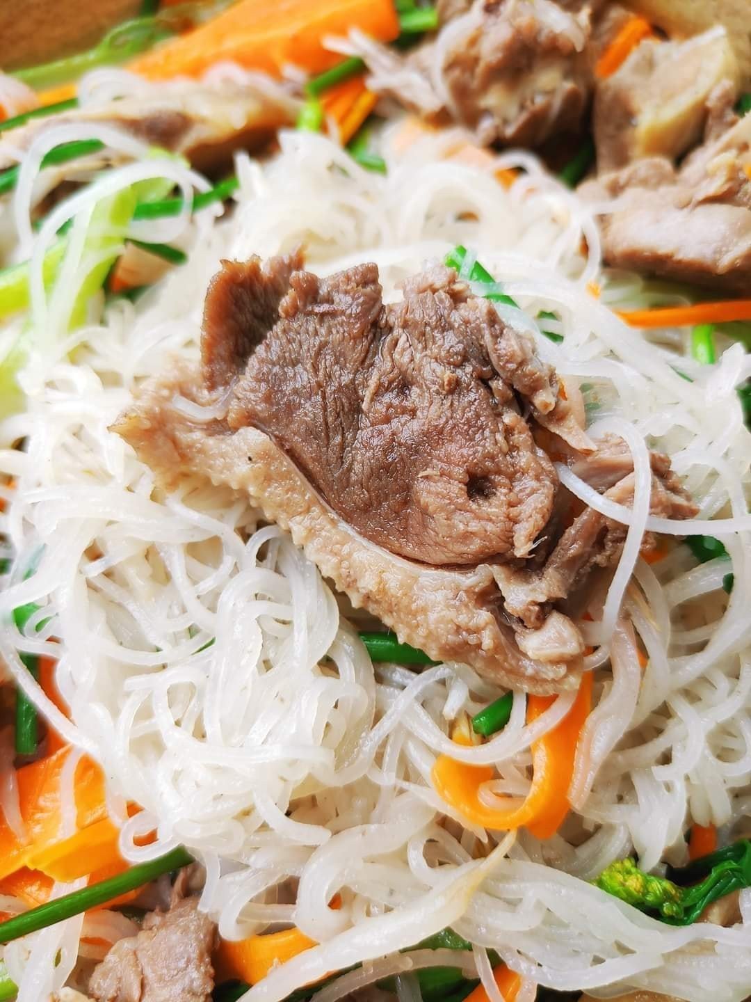 Món hủ tiếu xào với nhiều rau củ tươi ngon