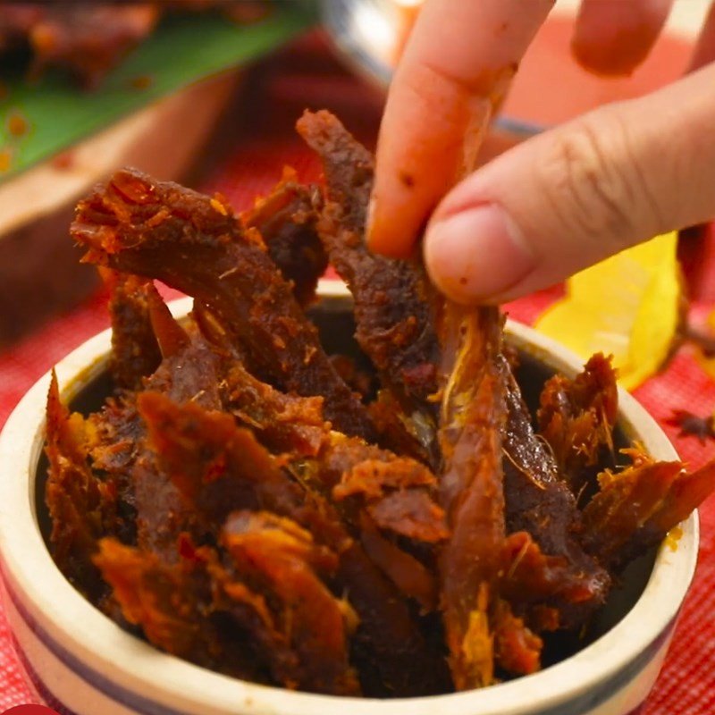 Món khô heo giả bò cay sau khi hoàn thành, thơm ngon hấp dẫn