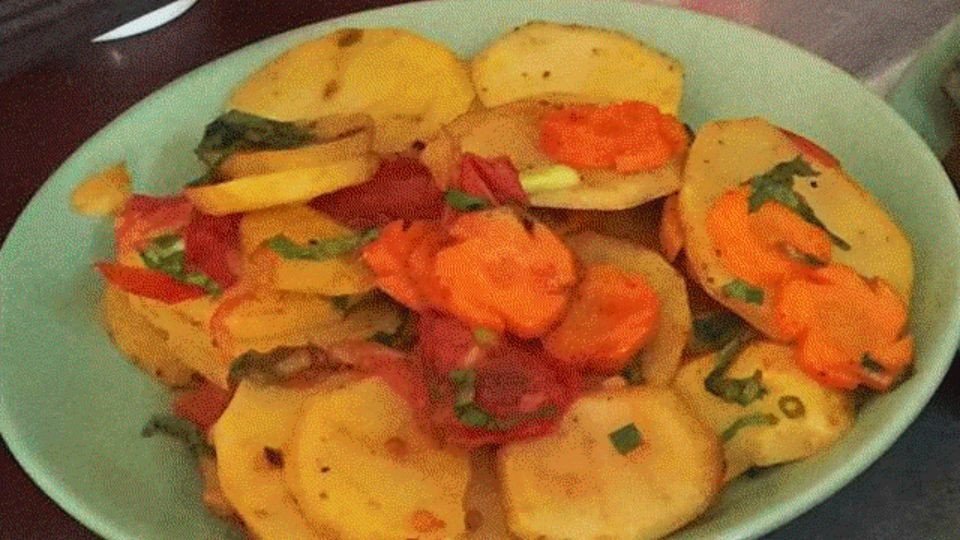 Món khoai tây xào cà rốt bắt mắt