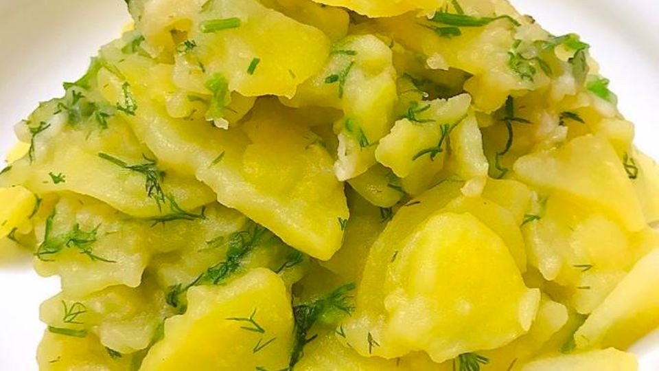 Món khoai tây xào tỏi thơm lừng