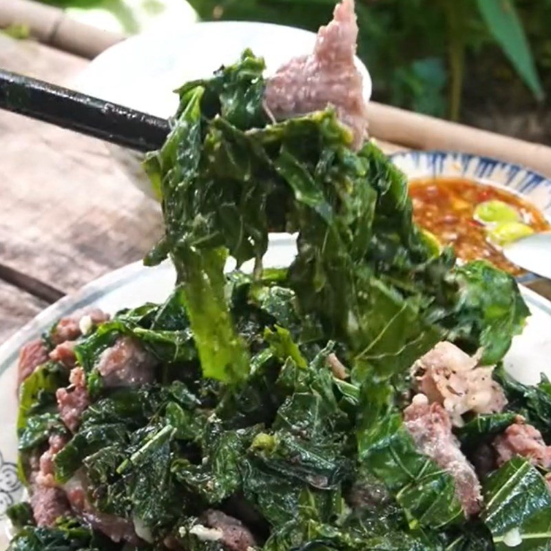 Món lá cách xào thịt bò thơm ngon hấp dẫn