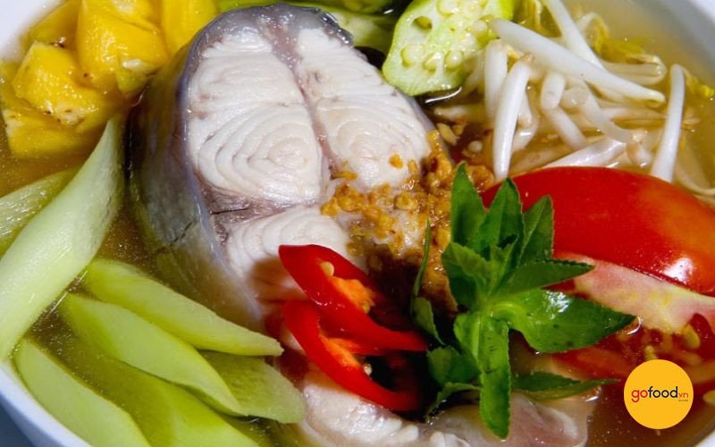 Món lẩu cá lăng nấu dọc mùng thanh mát