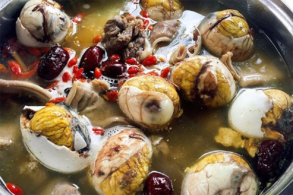 Món lẩu hột vịt lộn thuốc Bắc thơm ngon bổ dưỡng