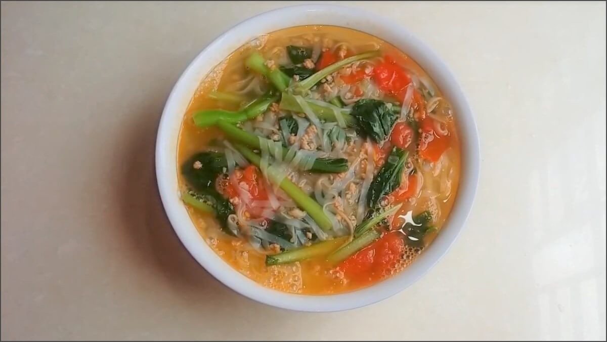Món mì gạo xào rau củ và thịt, cách ăn mì gạo không tăng cân