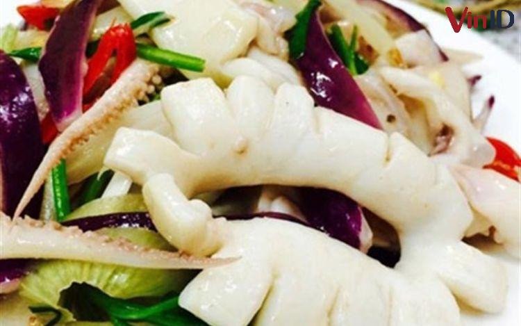 Món mực tươi xào hành tây thơm lừng cho bữa cơm