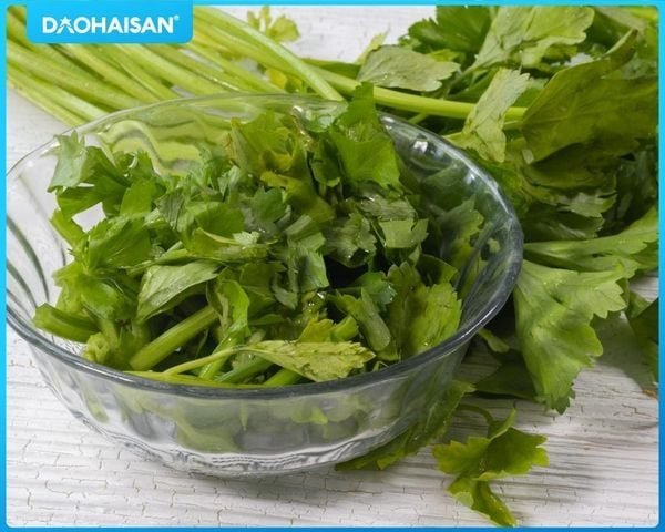 Món mực xào dứa cần tây thơm lừng, đẹp mắt