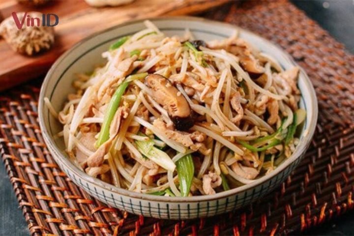 Món mực xào giá đỗ thơm ngon