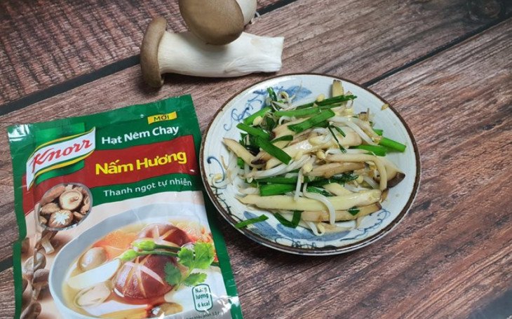 Món nấm đùi gà xào giá hẹ chay thanh đạm
