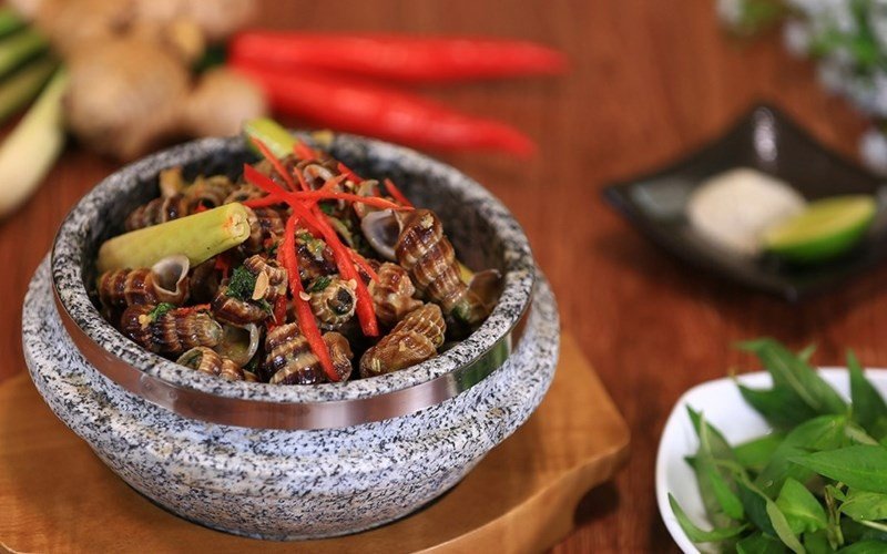 Món ốc len xào sả ớt đậm đà hương vị