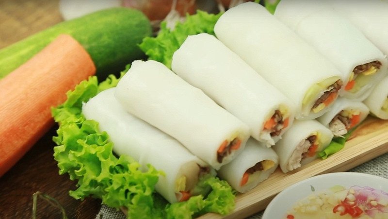 Món phở cuốn hấp dẫn, phân tích 100g bánh phở tươi bao nhiêu calo