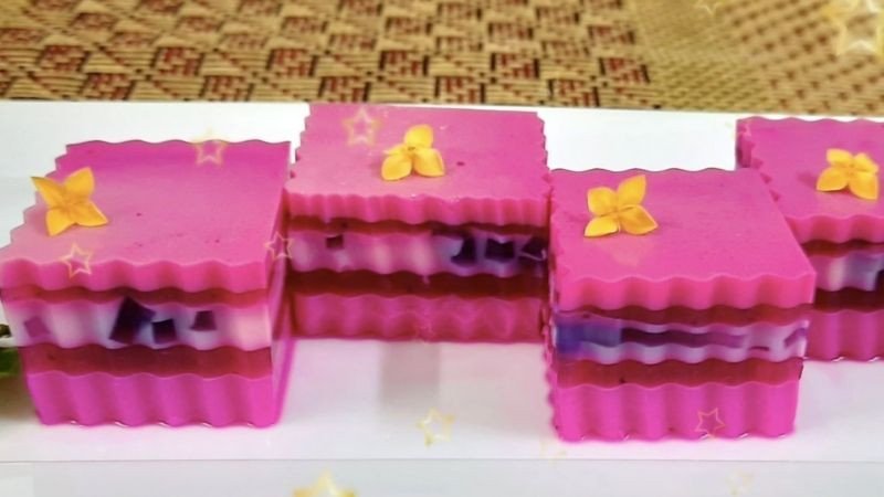 Món rau câu thanh long ruột đỏ hoa đậu biếc thanh mát