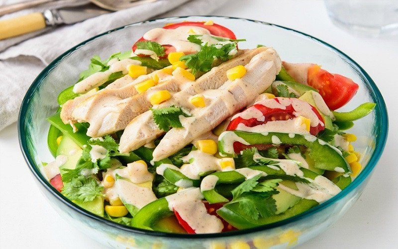 Món salad ức gà tươi ngon, giàu protein và ít calo cho người ăn kiêng