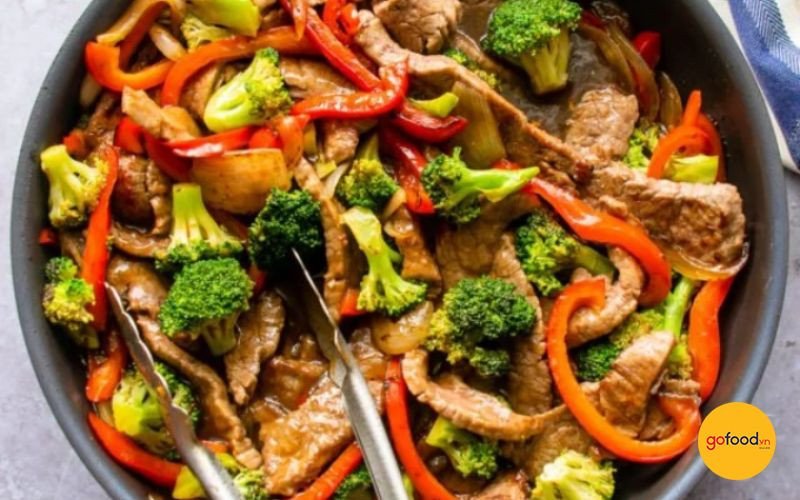 Món súp lơ xào thịt bò ớt chuông kiểu Thái đậm đà hương vị