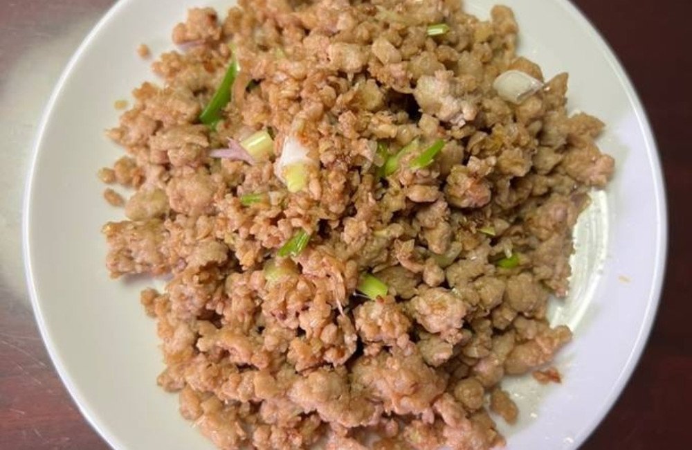 Món thịt băm xào sả hành vàng ươm, kích thích vị giác