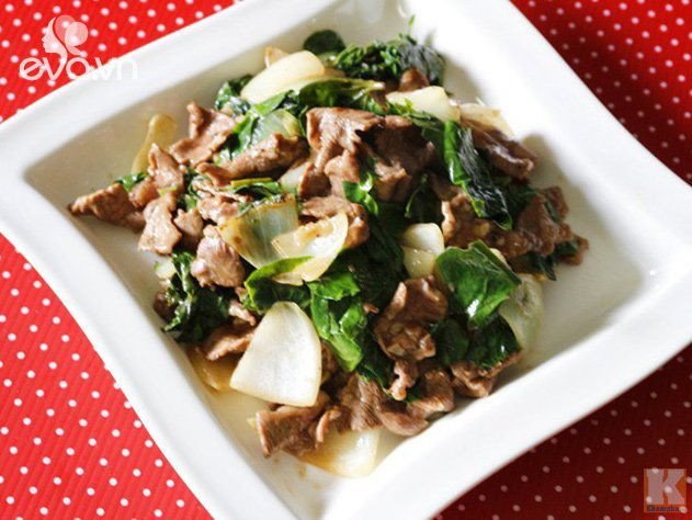 Món thịt bò xào lá lốt đã hoàn thành, hương vị độc đáo.