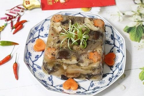 Món thịt đông hấp dẫn đã hoàn thành, chuẩn bị thưởng thức