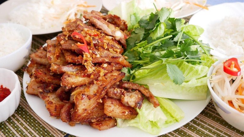 Món thịt heo rừng nướng sa tế thơm ngon, mềm mại