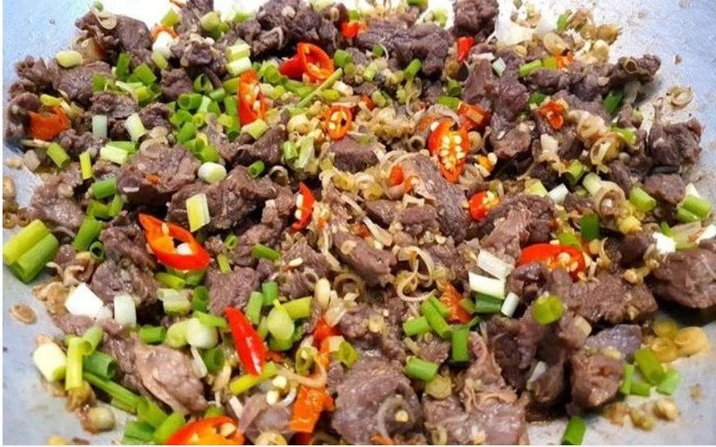 Món thịt ngựa xào lăn đậm đà hương vị sả ớt